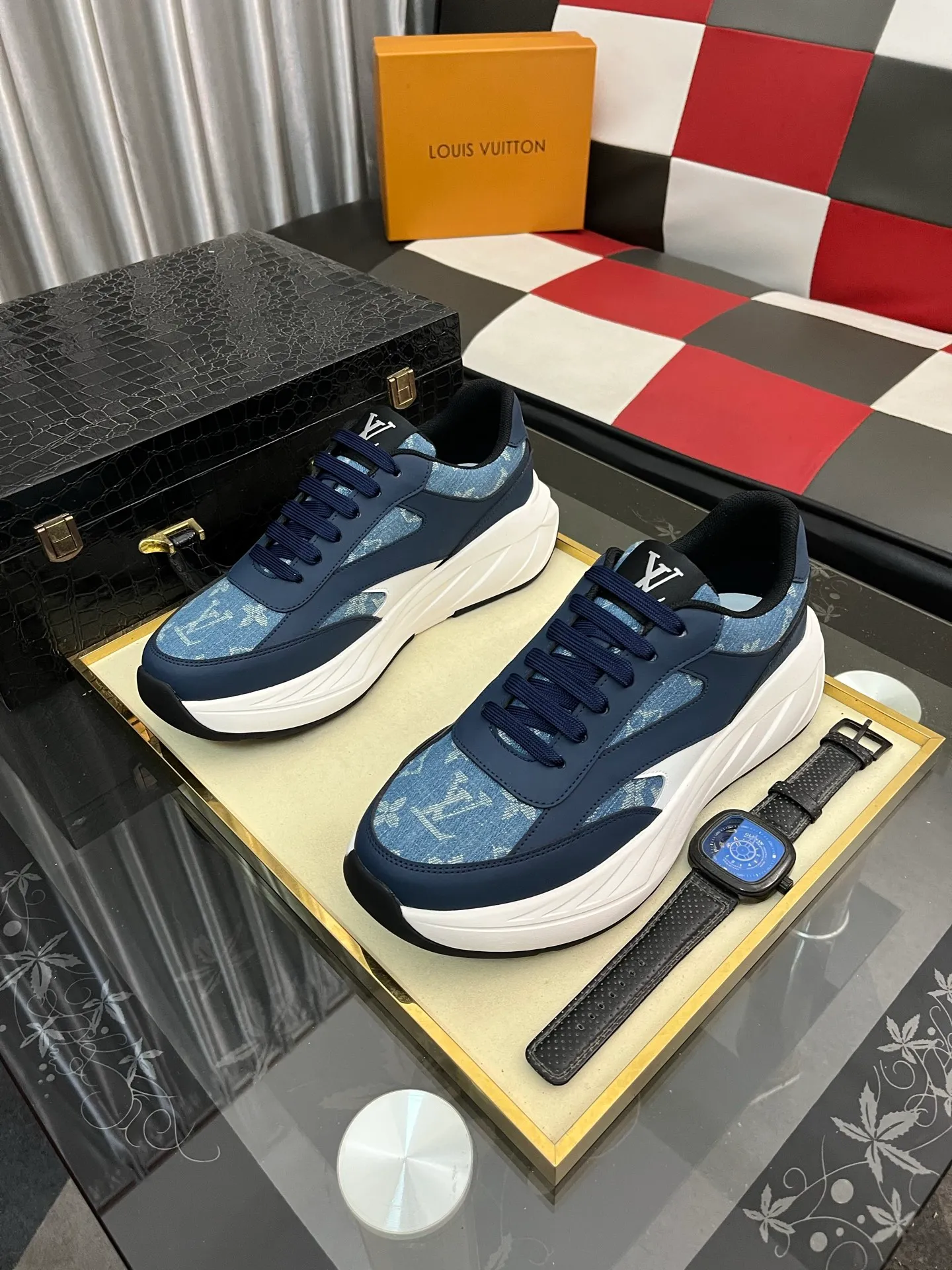 Men's shoes💰438⌚️⌚️《Louis vuitton/LV Louis Vuitton》original quality.~ Unique modern style sneakers. 🏃A must-have casual shoe for trendy men😍😍 Original brand imported from Italy, imported original leather, cowhide lining (refuses to discolor and grind feet) sole: original sole provided by the original factory, French lazy style design ⚠️Fit to the feet, original quality, super comfortable original sole. Code number: 38-442️⃣Colors available